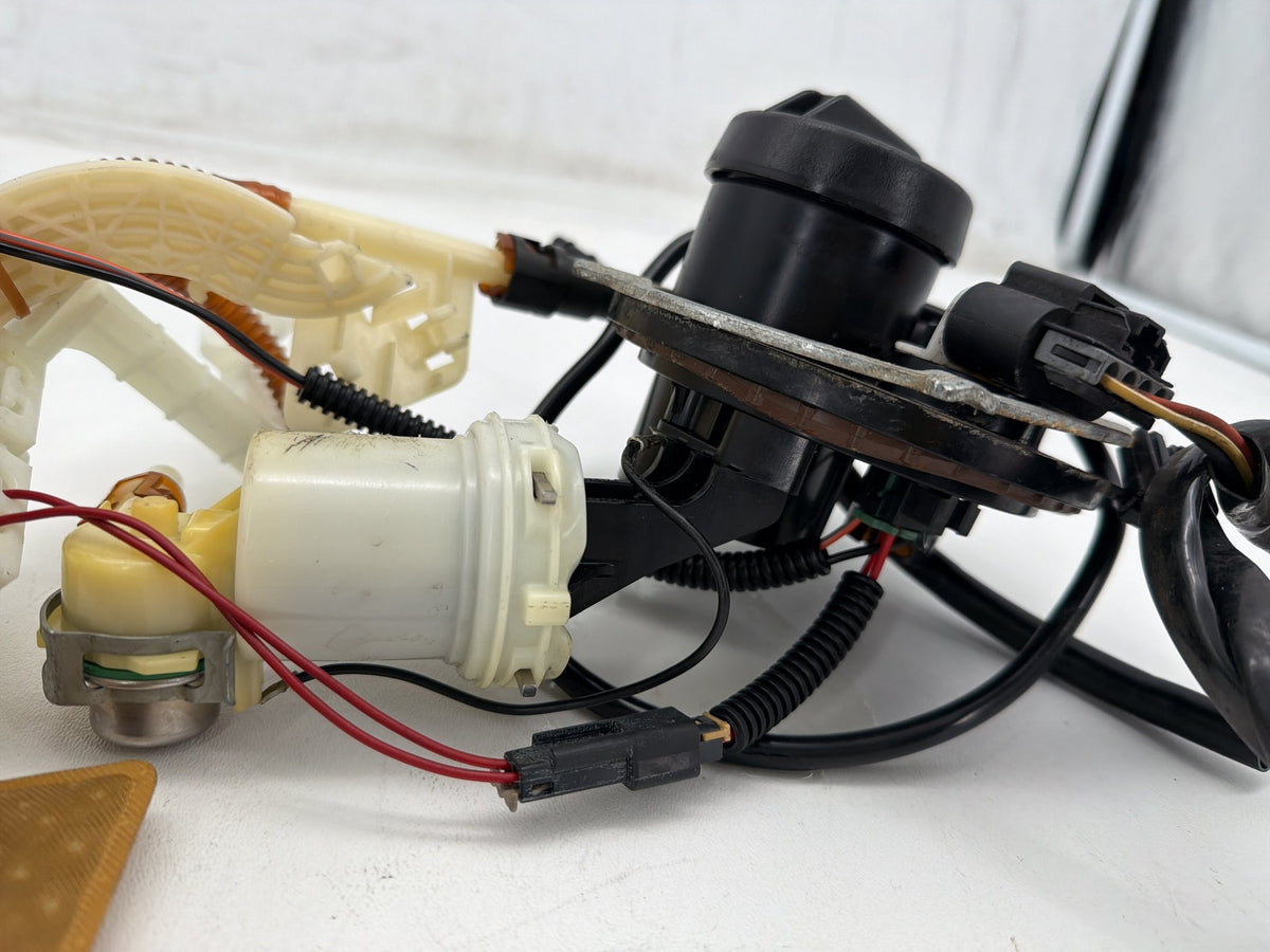 11 Harley Electra Glide Touring Ultra OEM Fuel Pump Gas Gasoline Petrol Sending