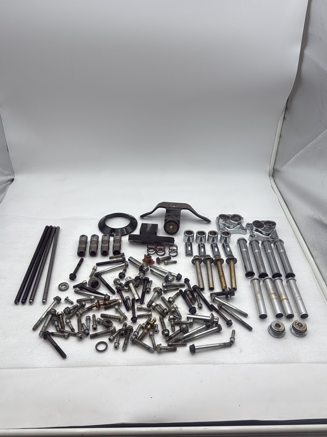 2007 - 2017 Harley-Davidson Dyna Wide Glide Engine Motor Hardware Bolts Brackets Bushing 17939-99