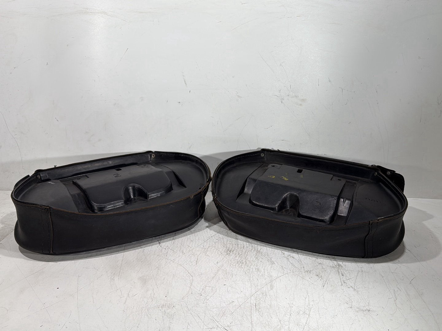 1991 Harley Heritage Softail Classic FLSTC OEM Rear Left Right Saddlebags Luggage Leather