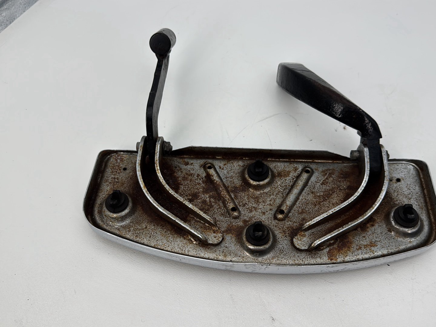 1999 - 2006 Harley-Davidson Touring Electra Glide Classic Left Right Driver Floorboard Foot Rest  	50614-91A