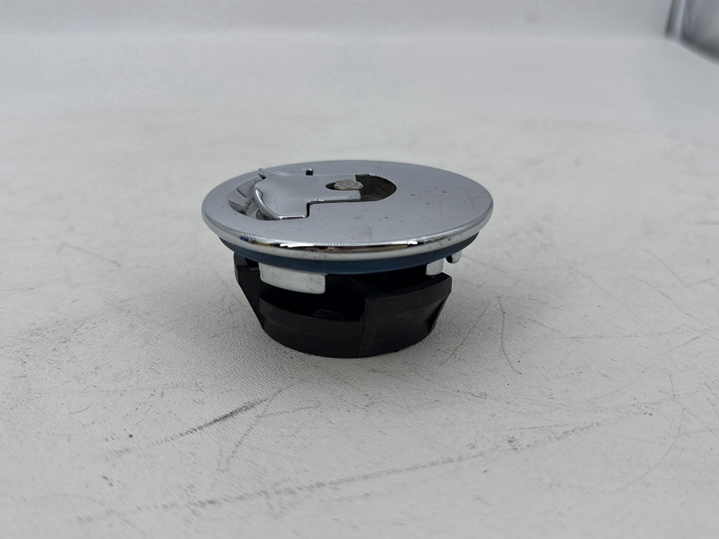 2007 - 2012 Harley-Davidson Dyna Super Glide Fuel Gas Tank Cap Bushing Hub 61553-04B