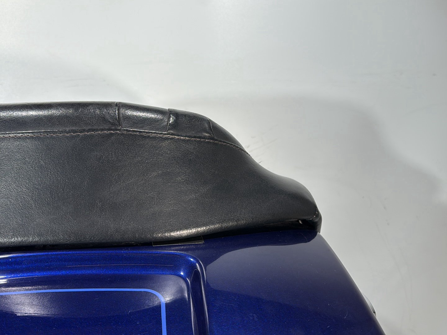 2007 Harley Touring FLHTCU Electra Glide Ultra OEM Pass Backrest Tour Pak Luggage NOKey