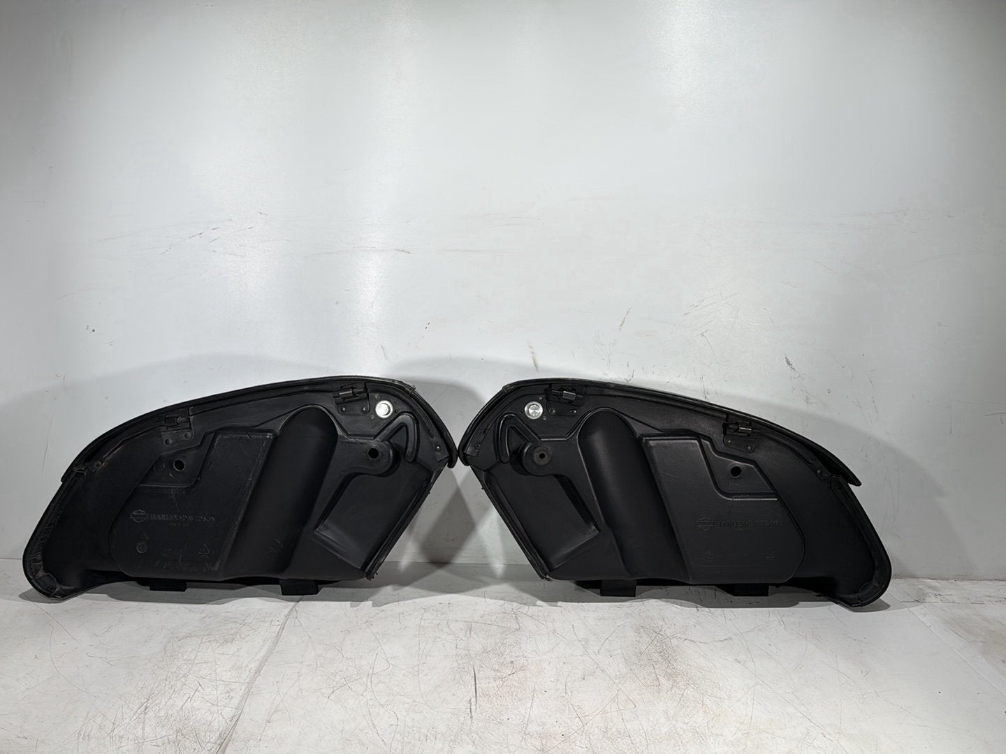 2004 Harley Road King Touring Custom FLHRSI OEM Rear Left Right Saddlebags Luggage Leather