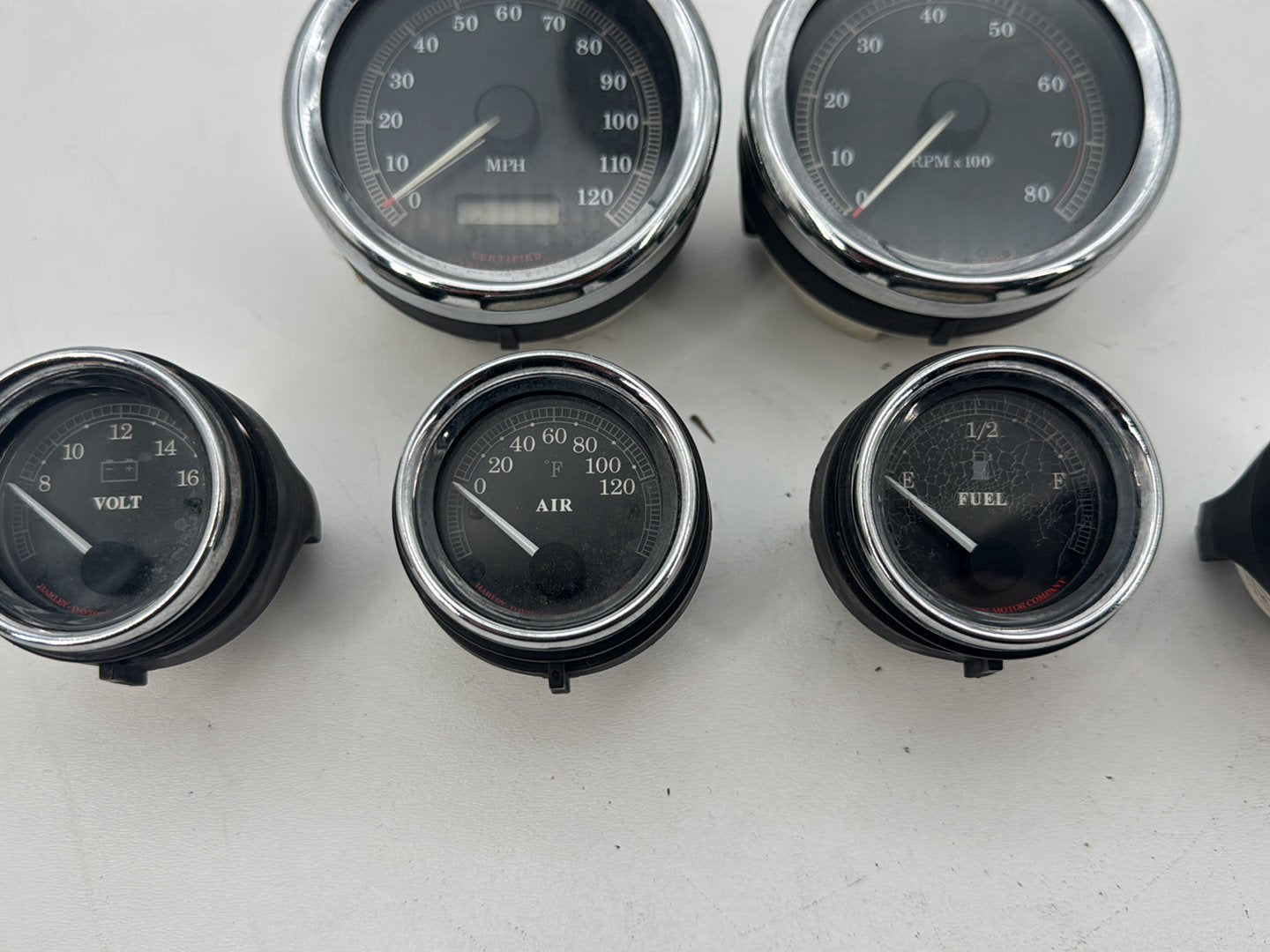 1999 - 2006 Harley-Davidson Touring Electra Glide Classic Air Oil Volt Fuel Tacho Speedo Gauges  	67349-00