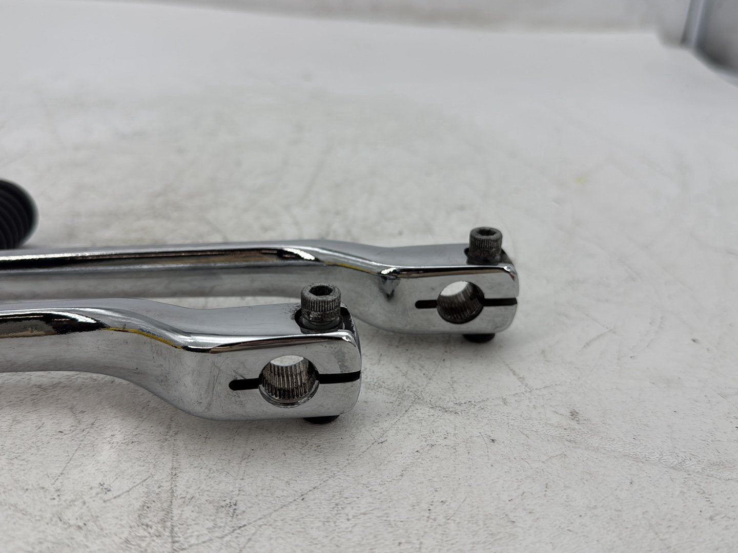 18 Harley Electra Glide Touring Ultra FLHTCU OEM Gear Shifter Lever Pedal Pedals