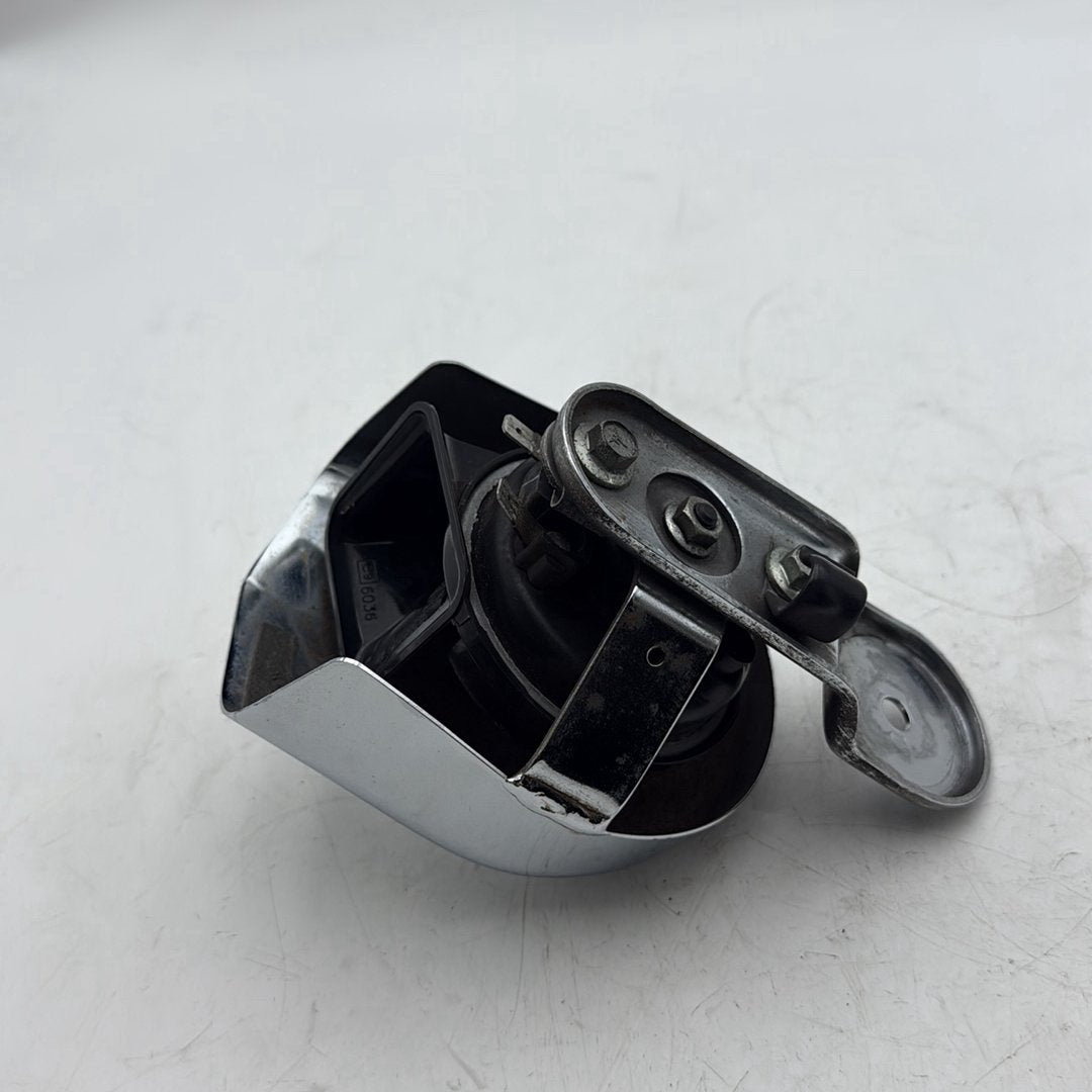 2007 - 2012 Harley-Davidson Touring Electra Glide Classic Horn Signal Klaxon Chrome Cover  	69012-93A