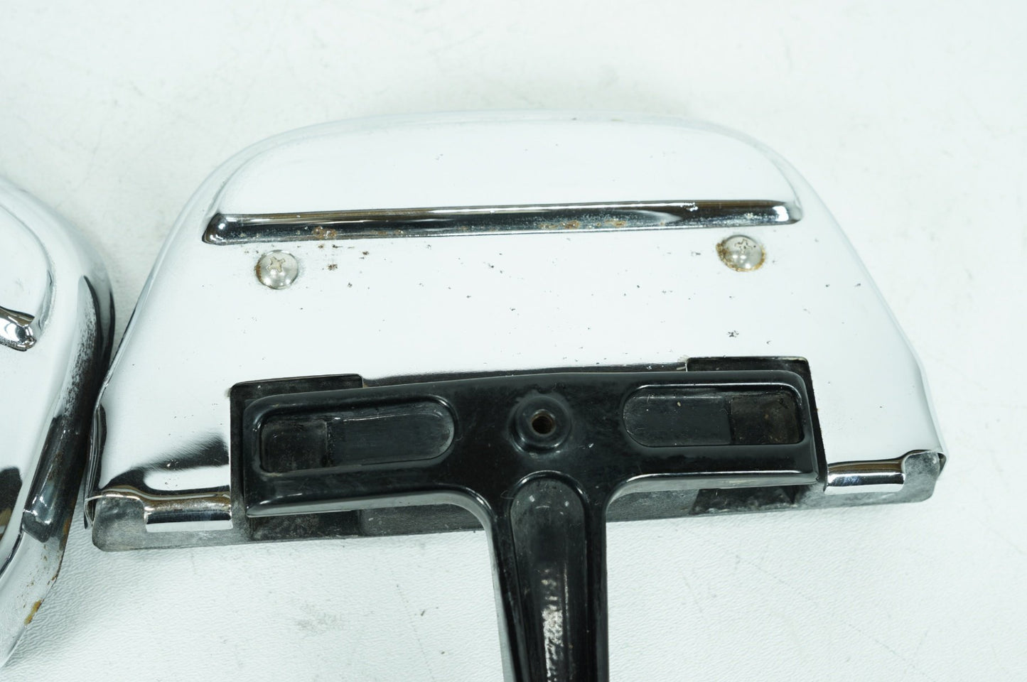 1999 - 2006 Harley-Davidson Touring Road King Police Left & Right Passenger Floorboard Foot Rest 50606-86A