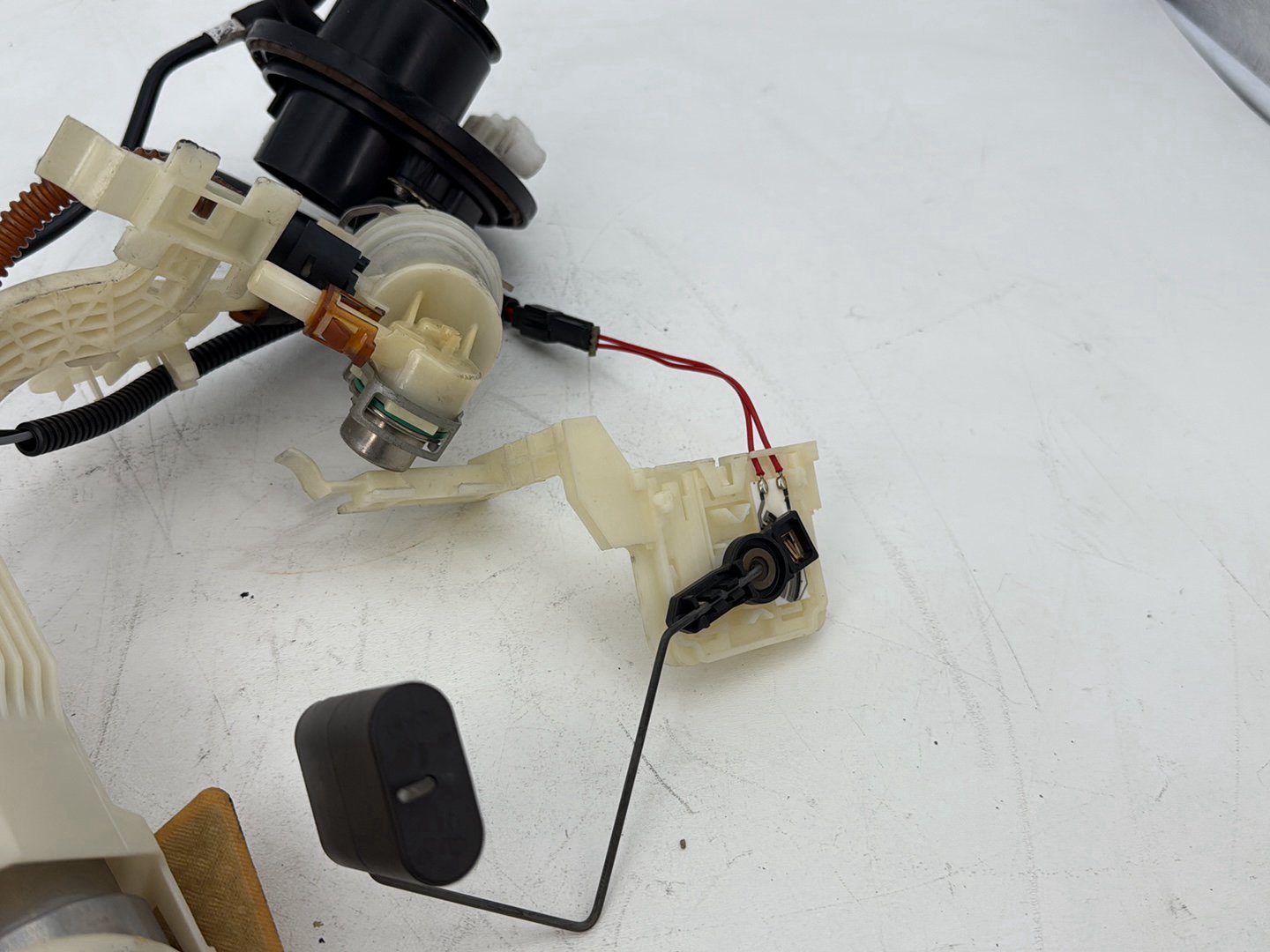 2011 Harley Electra Glide Ultra FLHTK OEM Fuel Pump Gas Gasoline Petrol Sending
