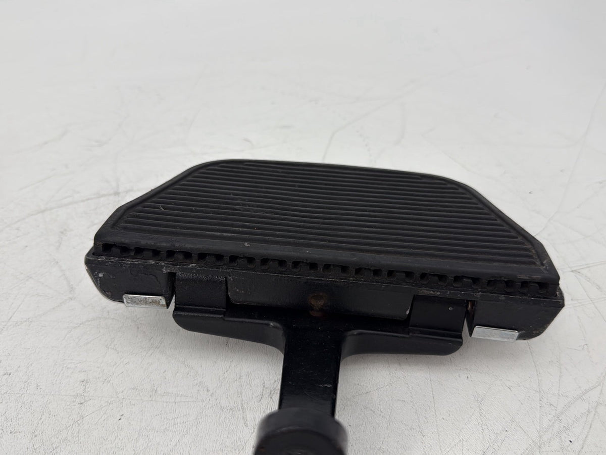2006 Harley Touring FLHRI Road King OEM 1 Passenger Floorboard Foot Rest