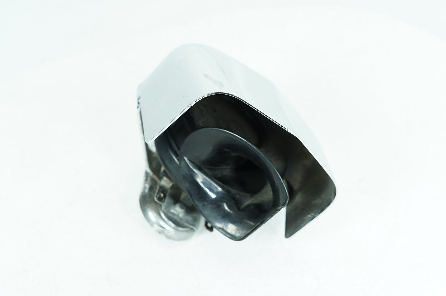 1999 - 2006 Harley-Davidson Dyna Low Rider Horn Signal Klaxon Chrome Cover  	69012-93A