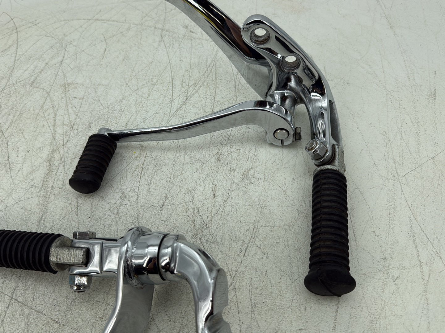 2007 Harley Dyna Street Bob FXDBI OEM Left Right Foot Brake Control Pegs