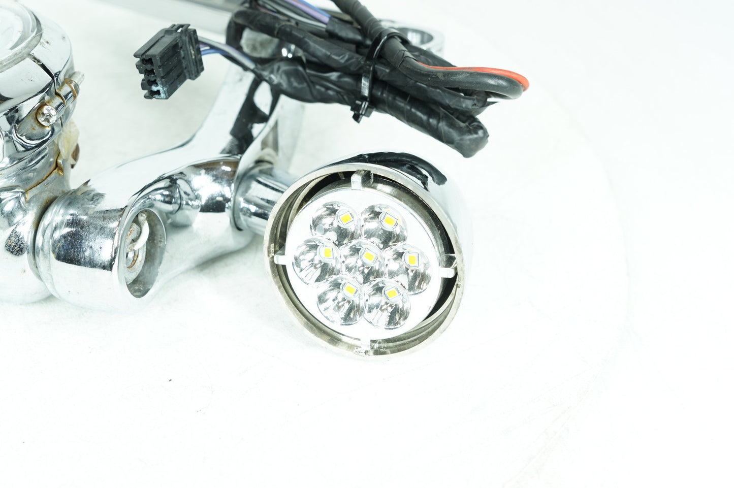 2007 - 2012 Harley-Davidson Touring Street Glide Front Right 1 Turn Signal Indicator  	69279-06