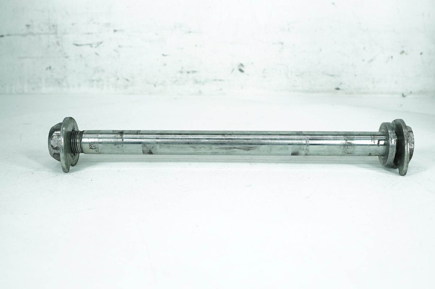 2008 - 2016 Harley-Davidson Touring Street Glide Rear Wheel Axle Bolt Shaft 41056-09