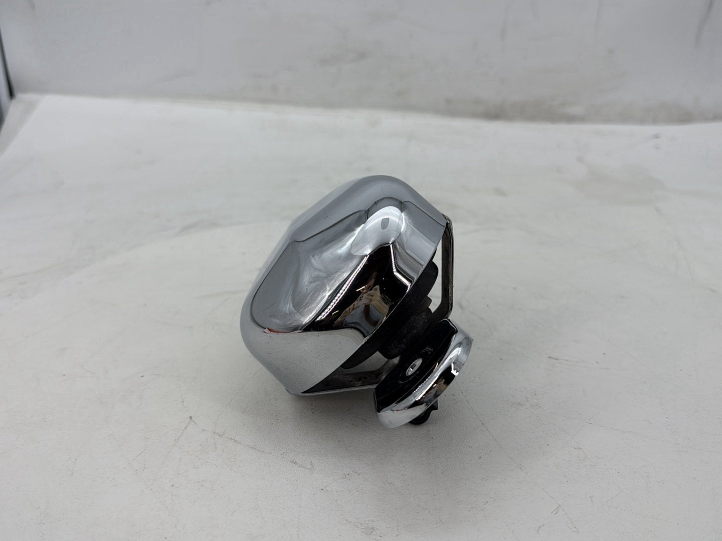 2005 Harley Road Glide Touring FLTRI OEM Horn Signal Klaxon Chrome Cover
