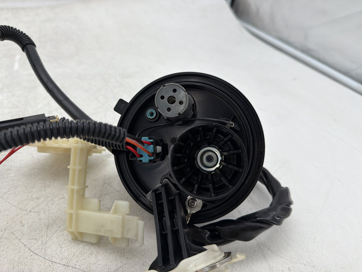 13 Harley Electra Glide Touring FLHTCU OEM Fuel Pump Gas Gasoline Petrol Sending