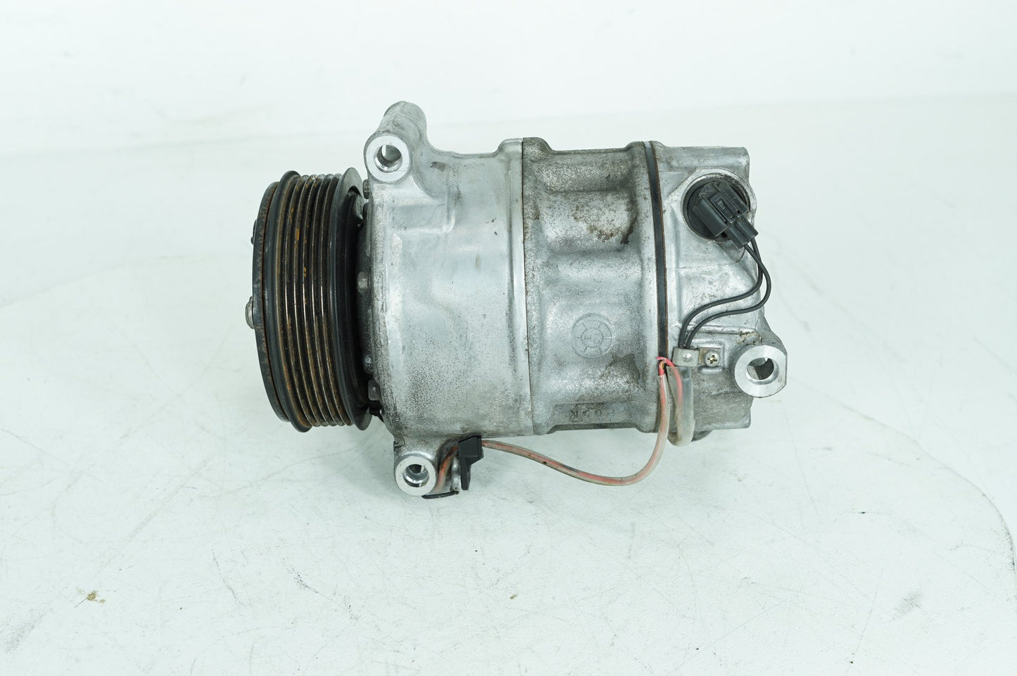 2013 - 2015 Jaguar XF  Air Conditioning Compressor Bracket
