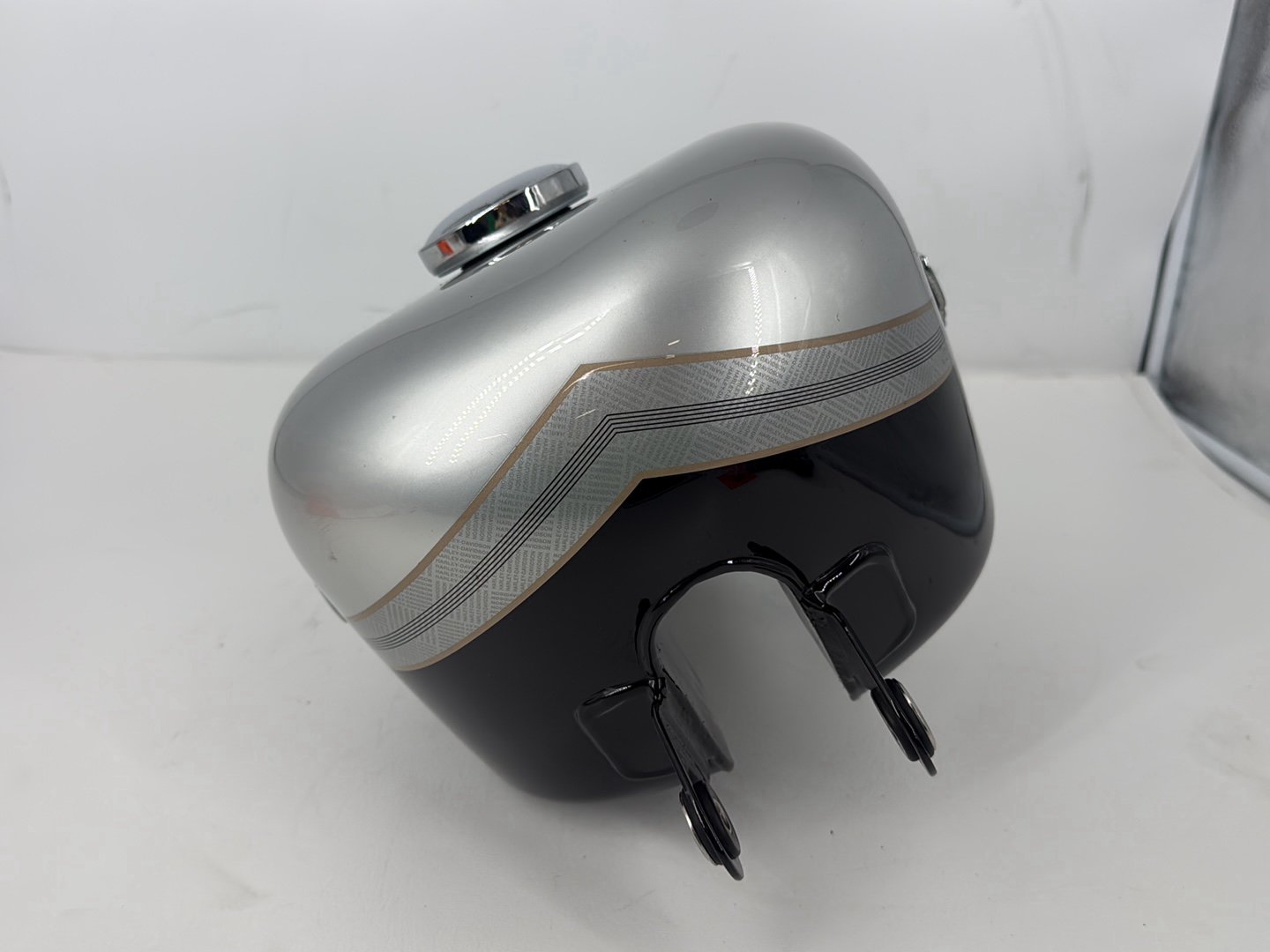 2003 Harley Sportster XL1200C 1200 Custom Anniversary OEM Fuel Gas Tank Gasoline Reservoir