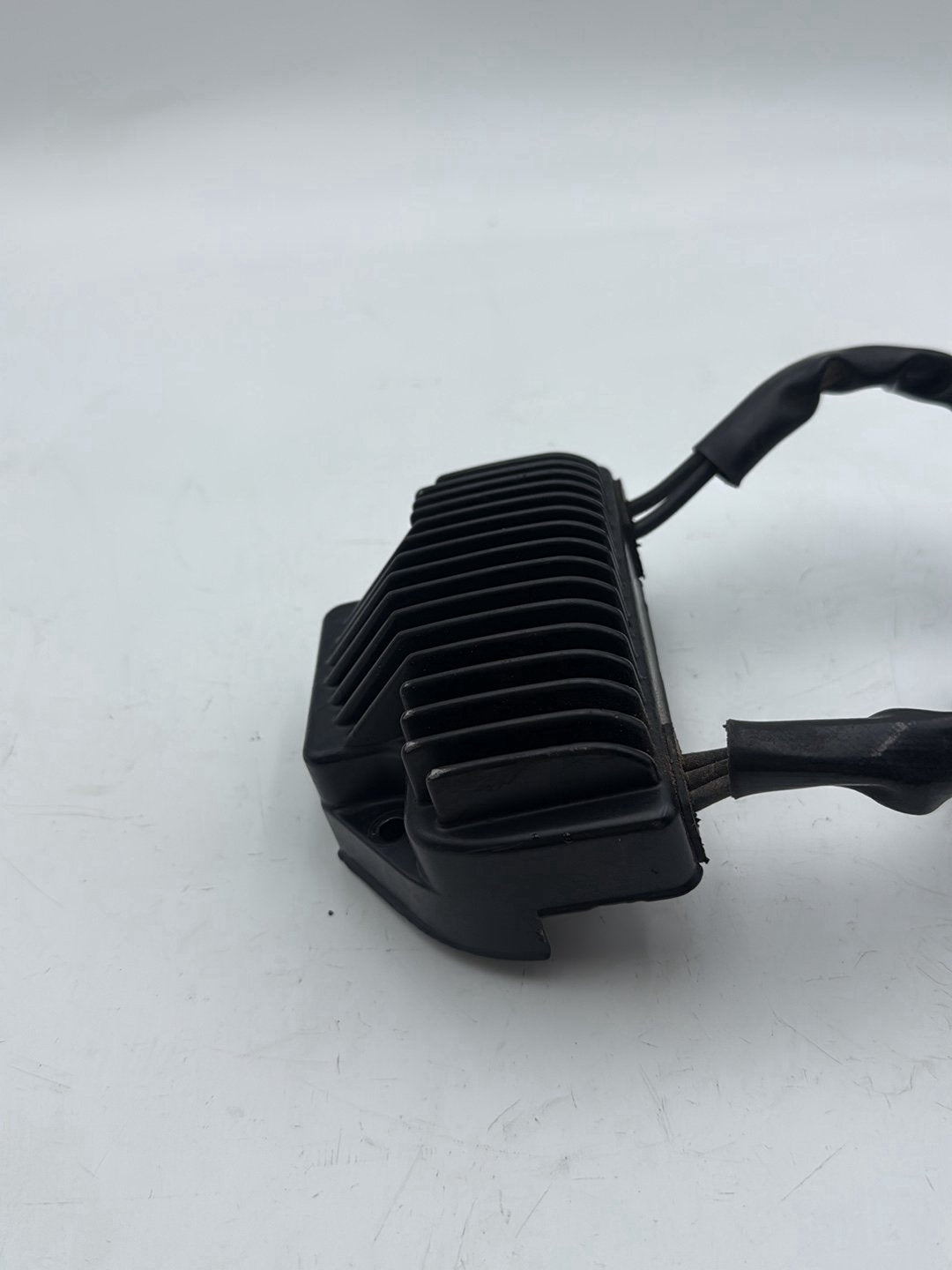 2007 - 2012 Harley-Davidson Dyna Street Bob Voltage Regulator Rectifier   	74631-06