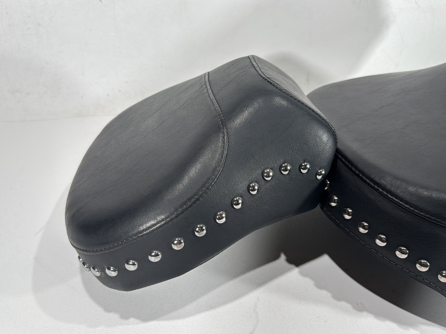 2004 Harley Softail FLSTC Heritage Classic OEM Passenger Rider Driver Seat Saddle