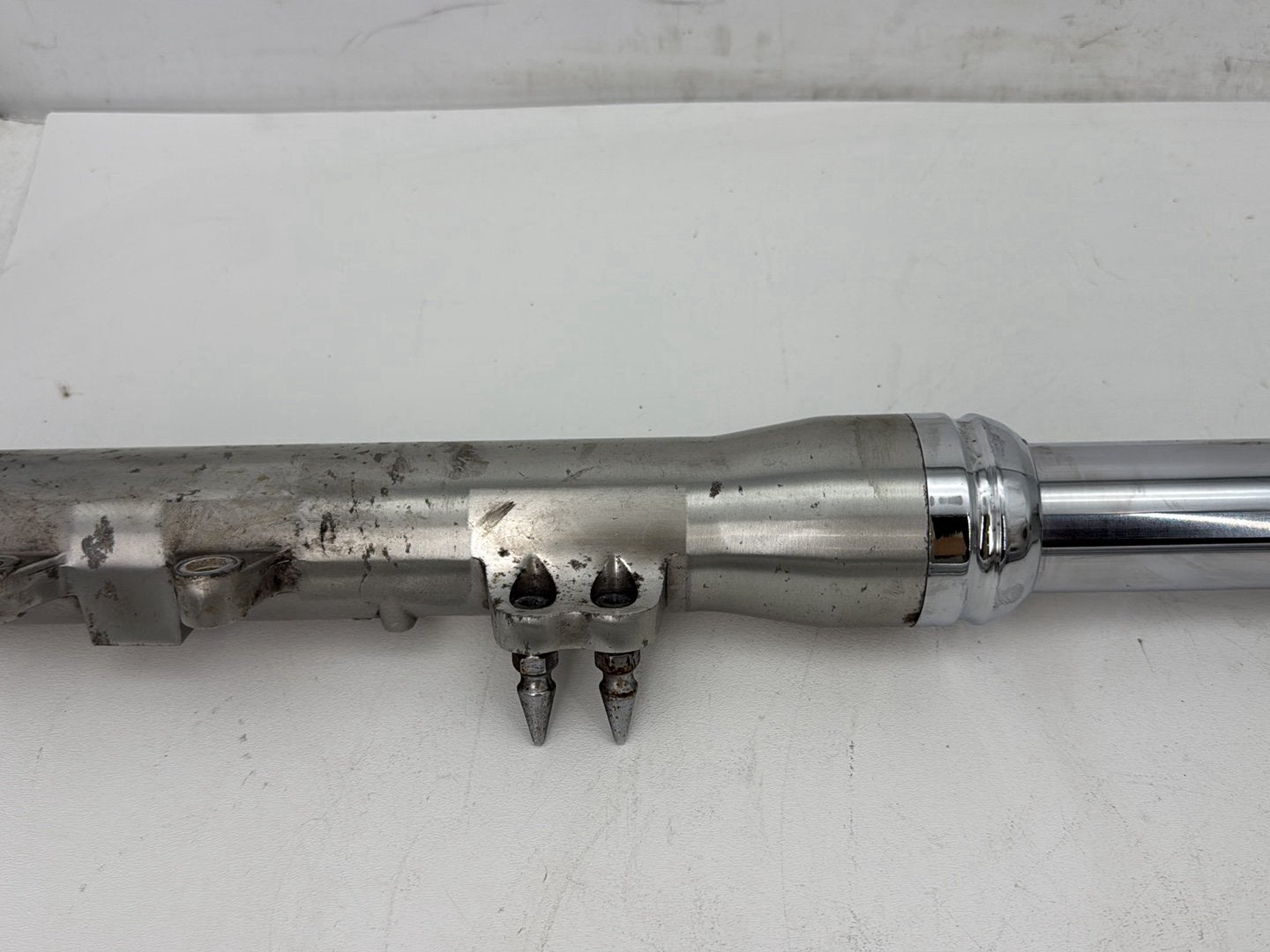 2006 Harley Dyna FXDWGI Wide Glide OEM Front Triple Tree Set & LH RH Fork Legs Sliders