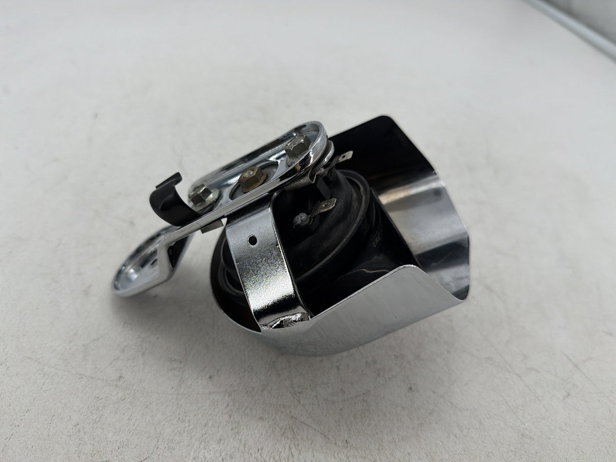 2003 Harley Softail Deuce FXSTDI OEM Horn Signal Klaxon Chrome Cover