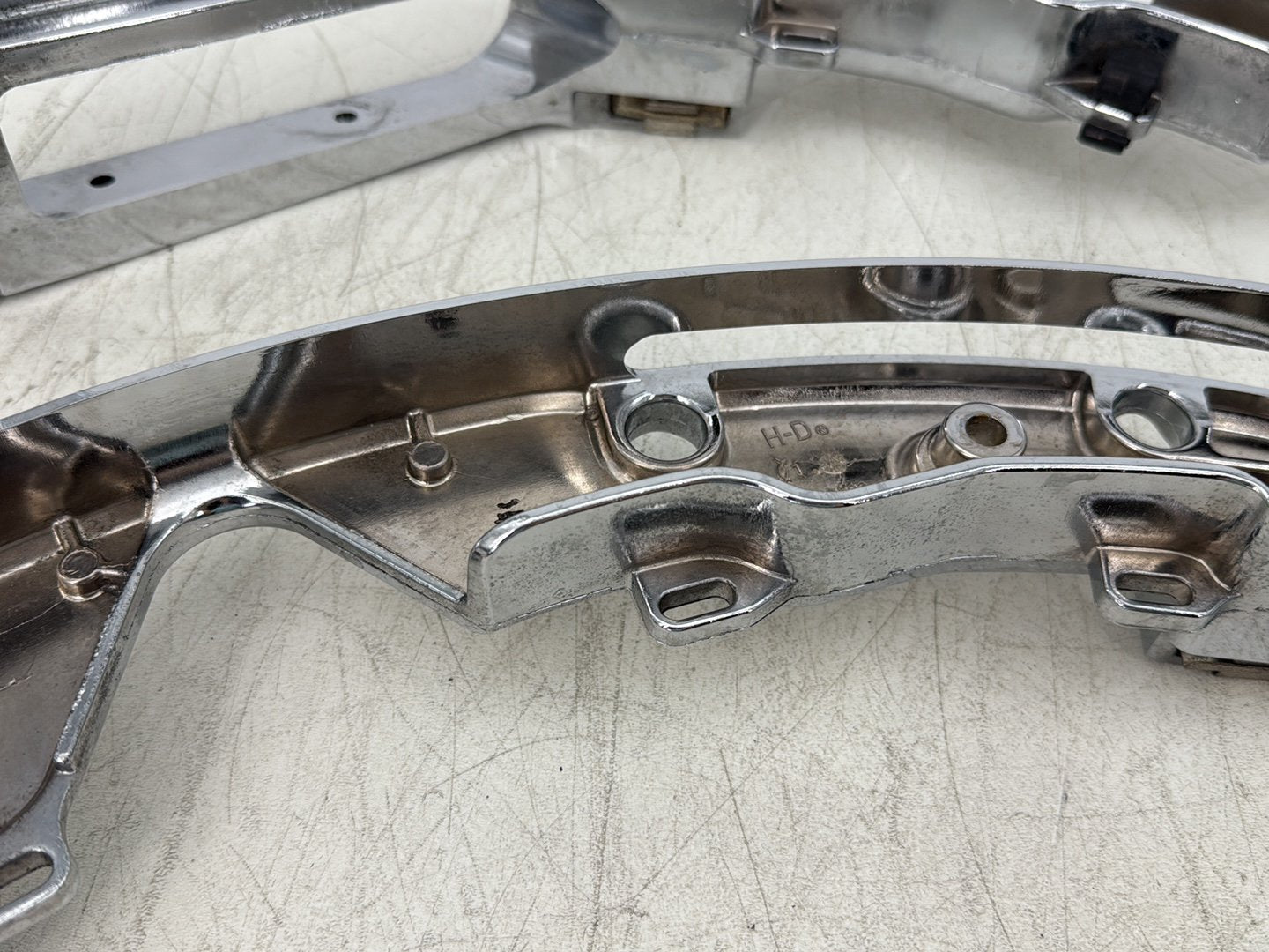 2015 Harley Road Glide Touring FLTRXS OEM Left Right Saddlebag Fender Struts Brackets