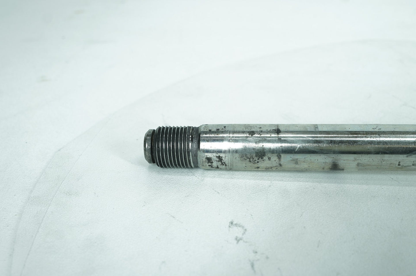 2012 - 2016 Harley-Davidson Touring Street Glide Rear Wheel Axle Bolt Shaft 41056-09