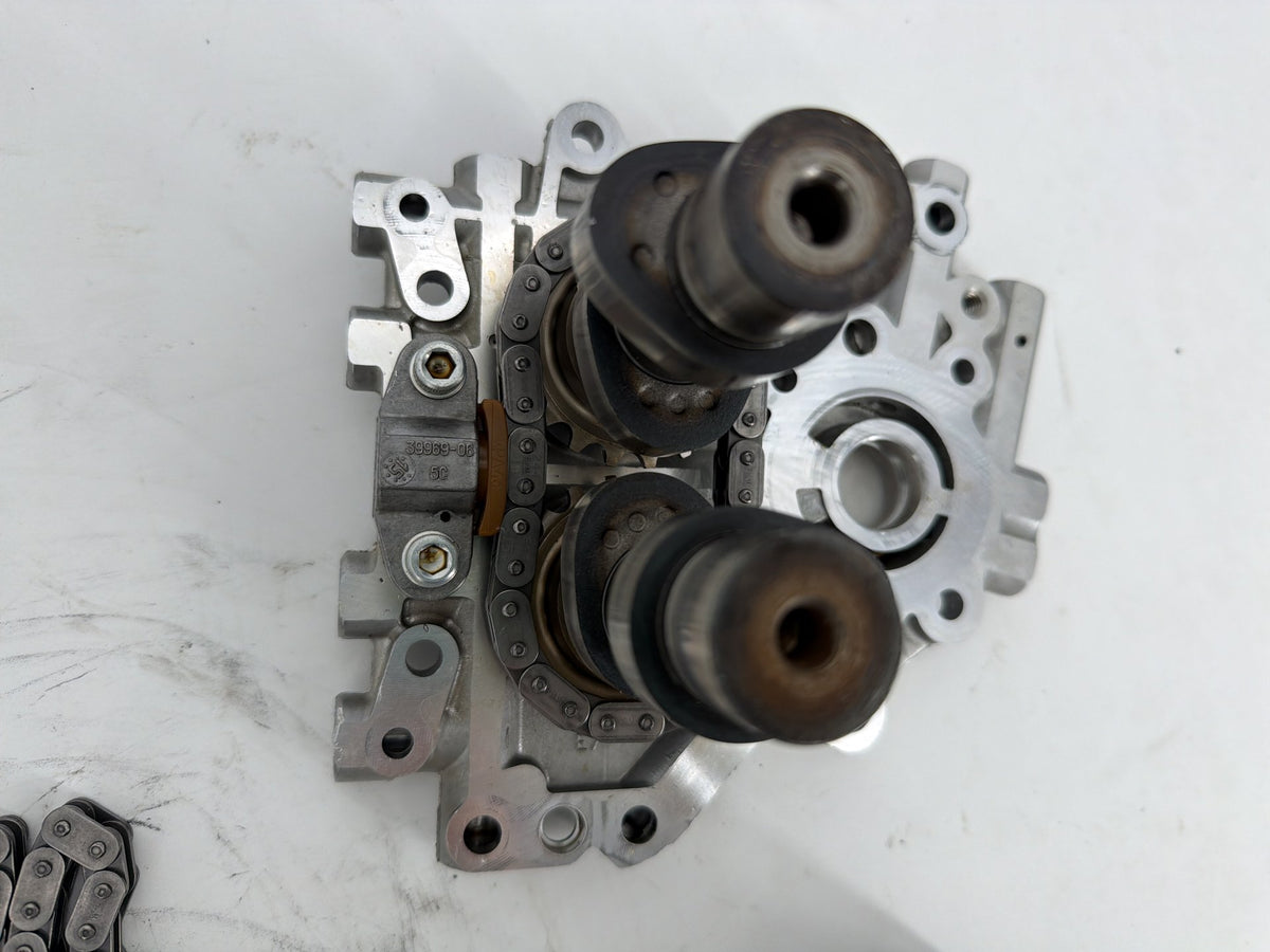 16 Harley Touring FLHXS Street Engine Motor Cam Support Camshaft Plate Oil Pump