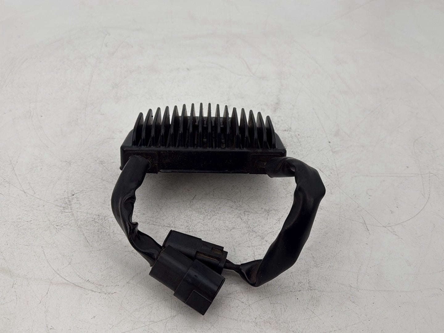 1999 - 2006 Harley-Davidson Dyna Super Glide Voltage Regulator Rectifier   	74631-06