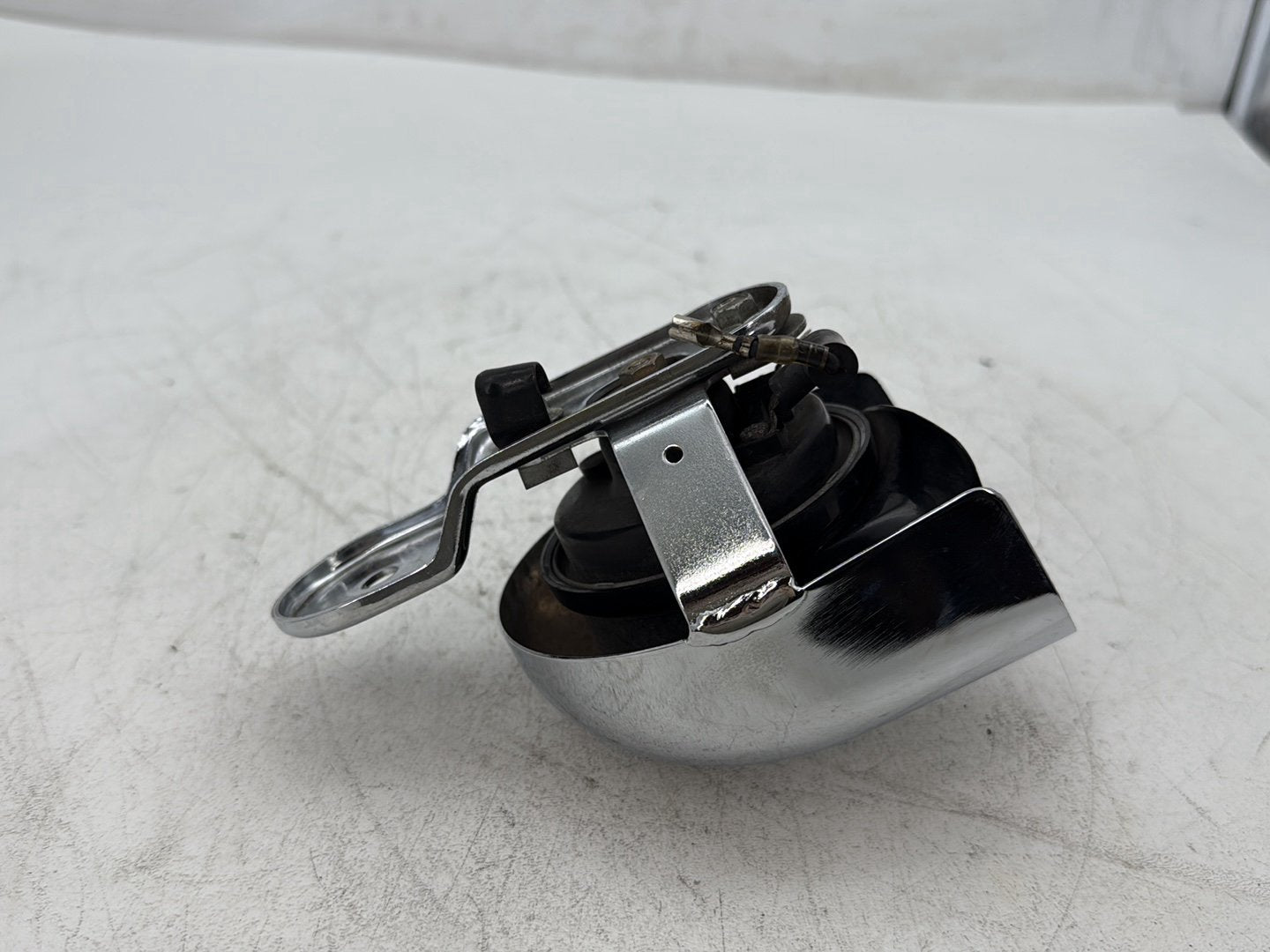 1997 Harley Softail Fat Boy FLSTF OEM Horn Signal Klaxon Chrome Cover 69012-93A