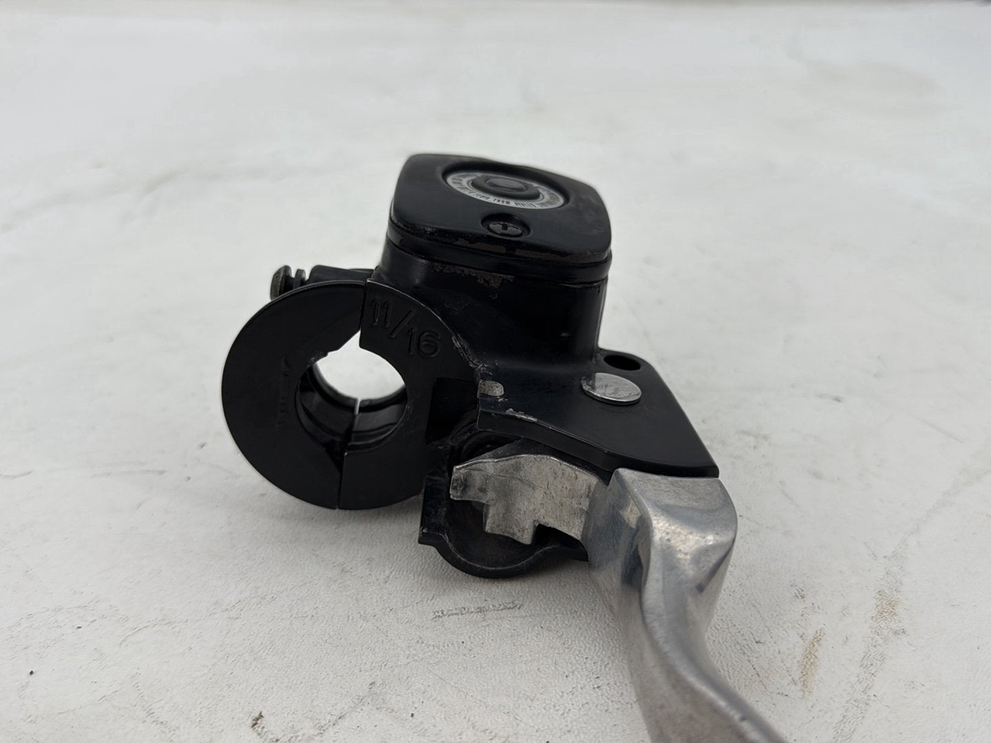 2007 Harley Street Glide Touring FLHX OEM Front Right Brake Lever Master Cylinder
