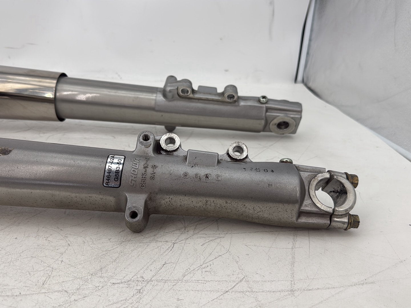 2004 Harley Touring FLHT Electra Glide OEM Front Triple Tree Set & LH RH Fork Legs Sliders