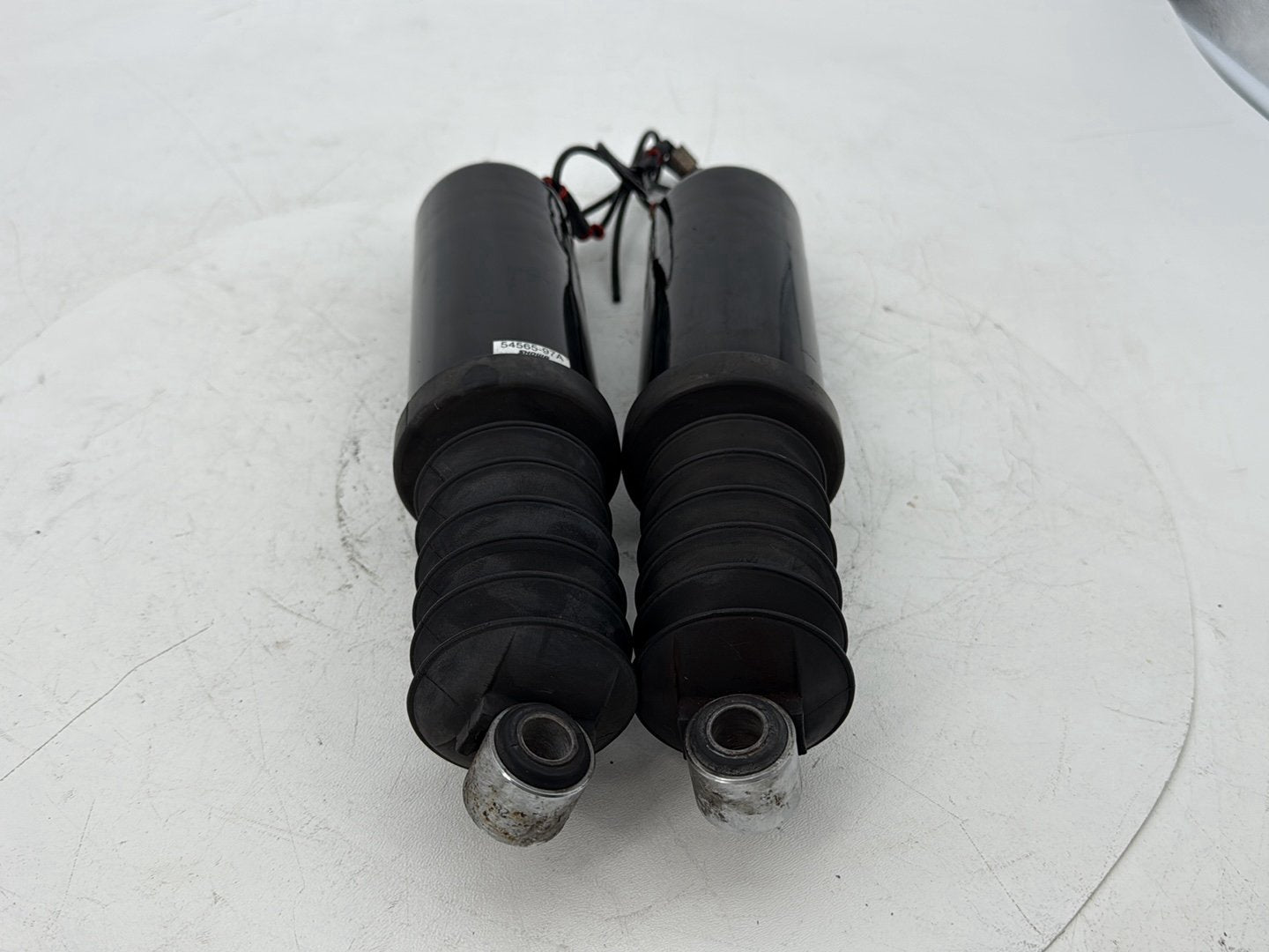 1999 - 2006 Harley-Davidson Touring Road King Police Rear Left Right Shock Absorbers 54565-97A