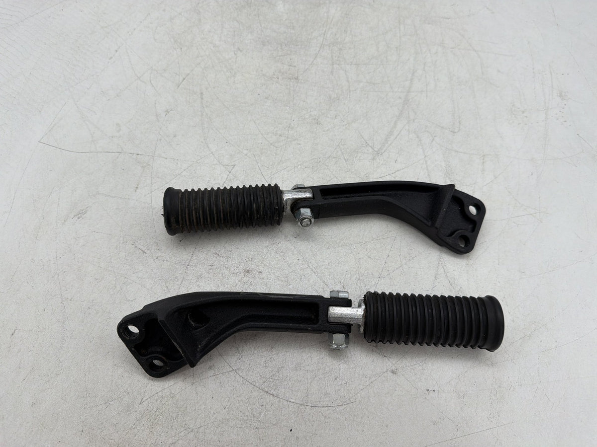 2017 Harley Dyna Street Bob FXDB OEM Passenger Left & Right Foot Pegs