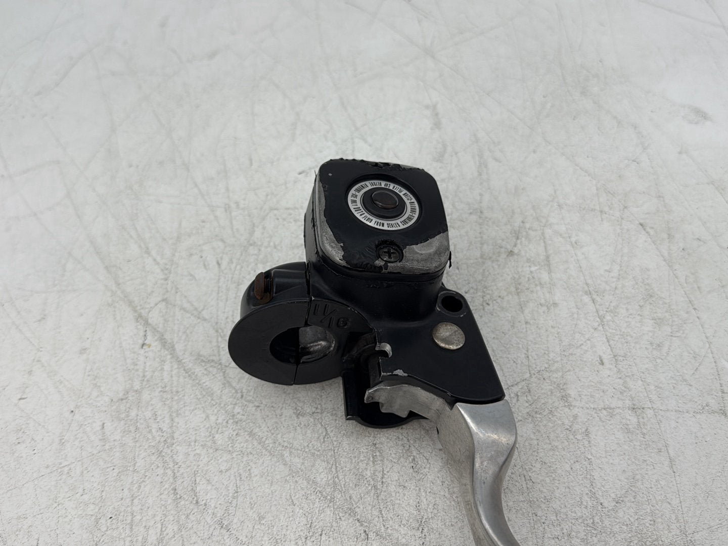 2005 Harley Electra Glide Touring Ultra FLHTCUI OEM Front Right Brake Lever Master Cylinder