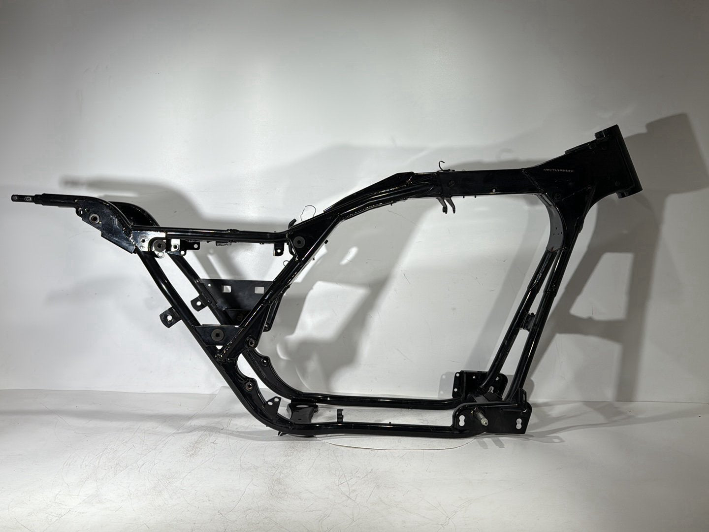 1999 - 2006 Harley-Davidson Touring Electra Glide Ultra Body Main Frame Chassis SLVG 47900-02A