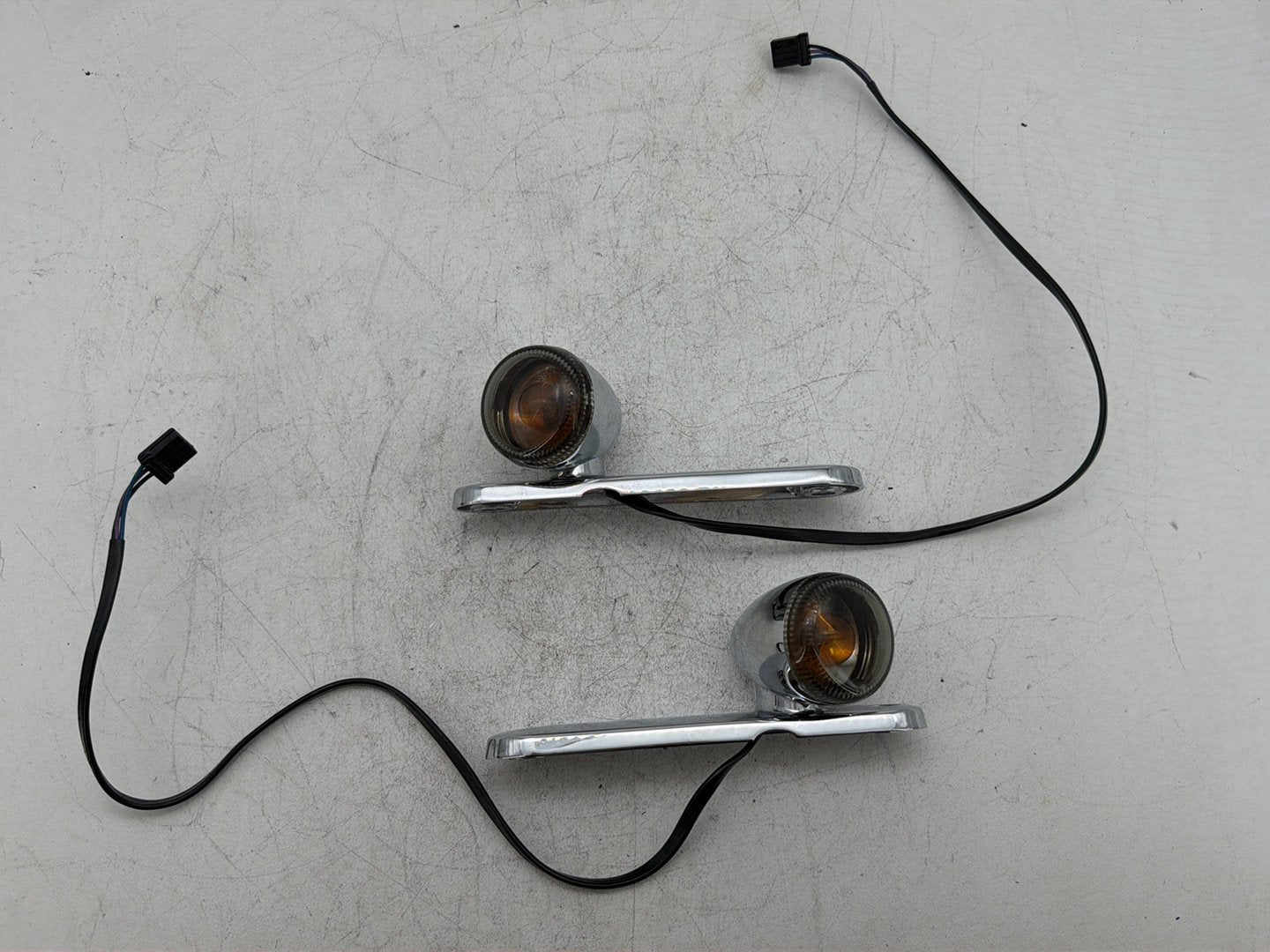 09 Harley Street Glide Touring FLHX OEM Front Left Right Turn Signal Indicators
