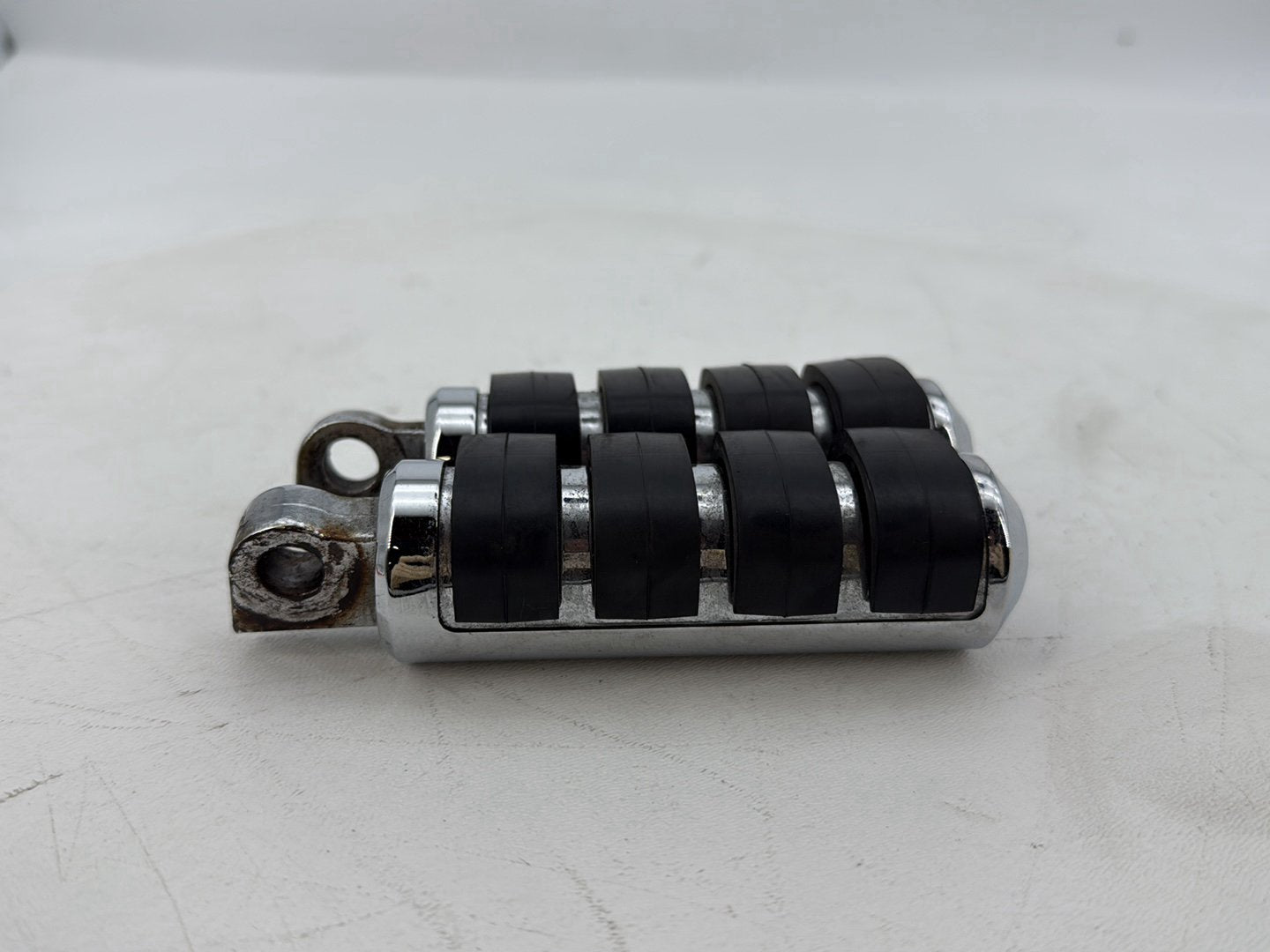 1999 - 2006 Harley-Davidson Softail Heritage Passenger Left & Right Foot Pegs Kuryakyn Small ISO-Pegs