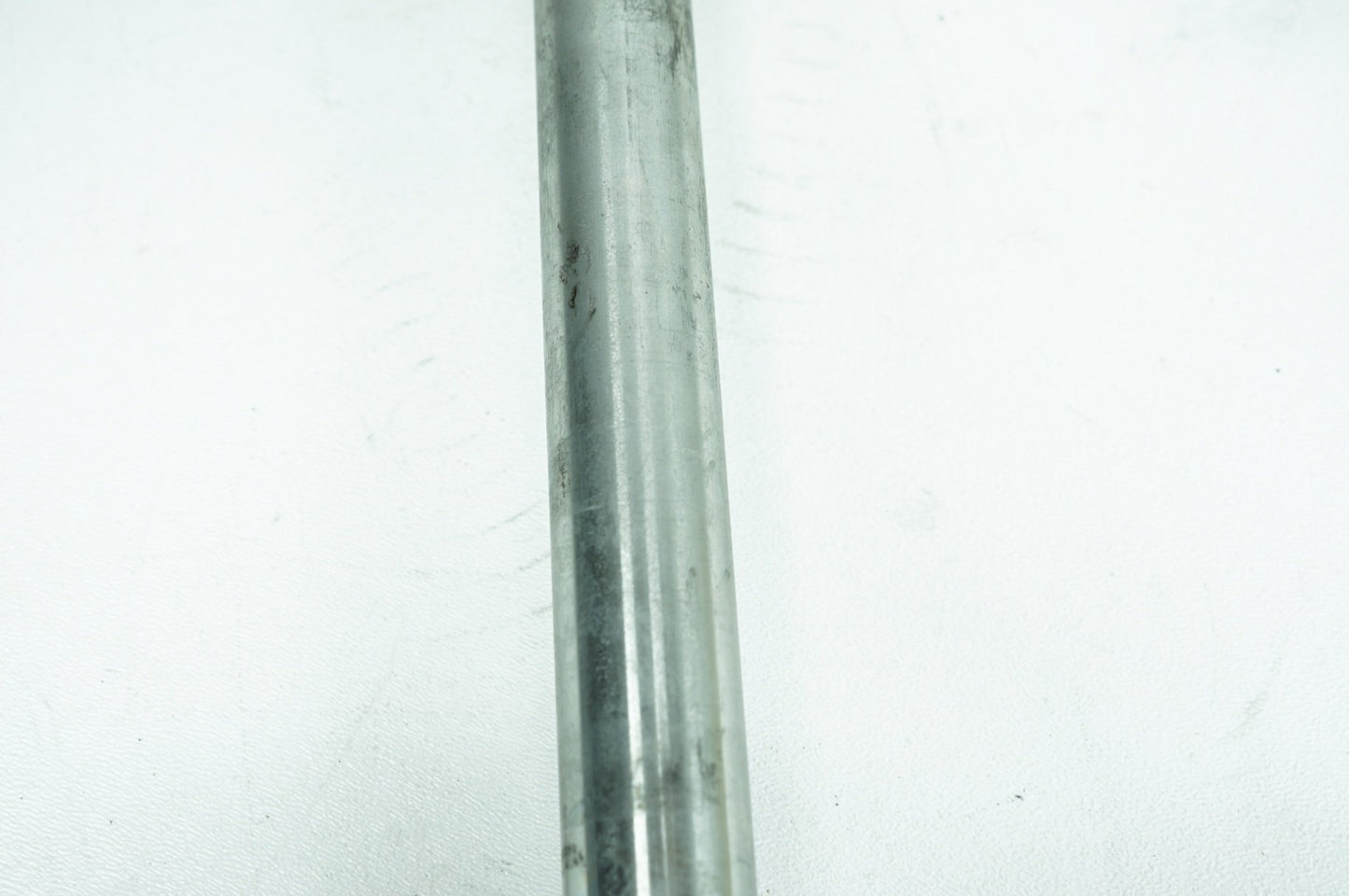 2008 - 2016 Harley-Davidson Touring Street Glide Rear Wheel Axle Bolt Shaft 41056-09