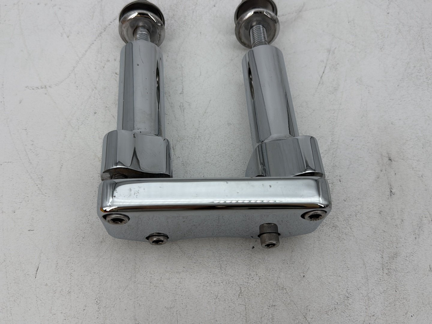2006 Harley Dyna FXDWGI Wide Glide OEM Front Handlebar Riser Top Clamp Chrome