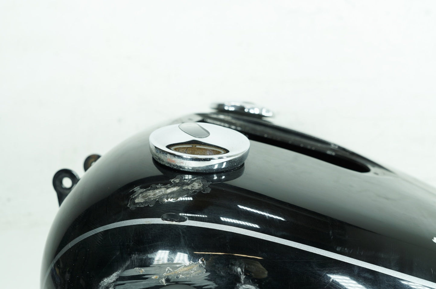 2012 Harley-Davidson Dyna FXDC - Fuel Gas Tank Gasoline Reservoir PN: 61593-10