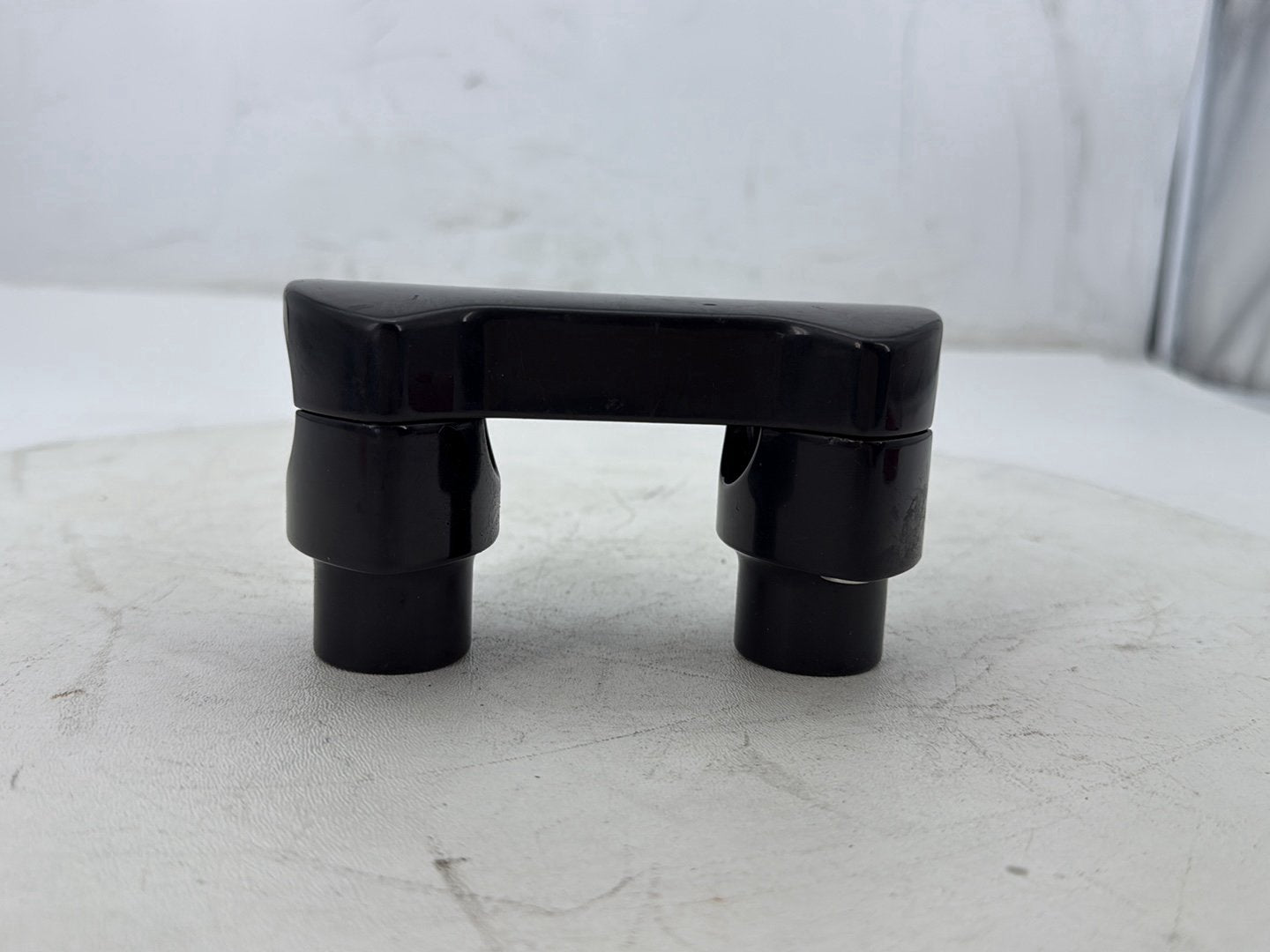 2012 Harley Dyna Fat Bob FXDF 103 OEM Front Handlebar Riser Top Clamp