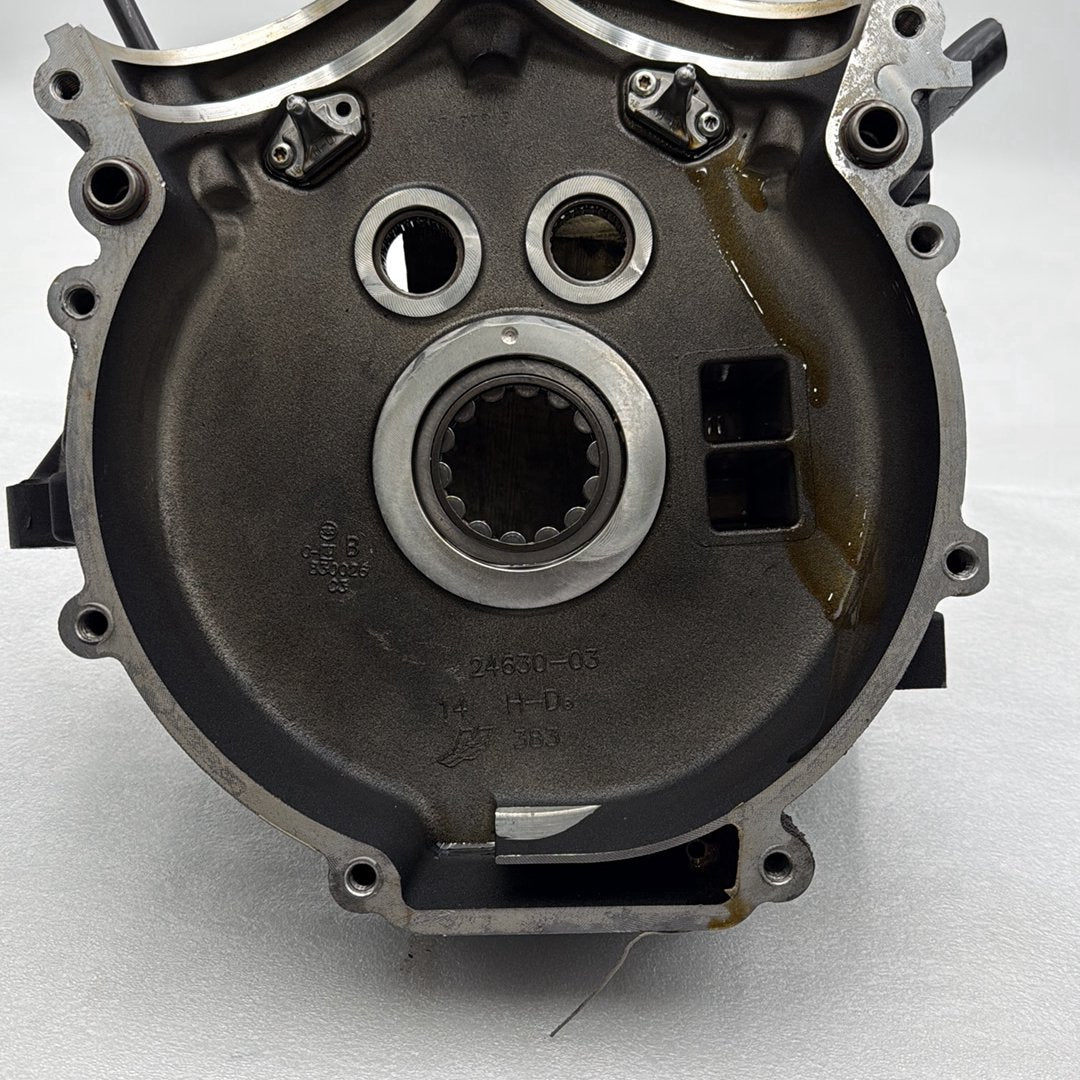 1999 - 2006 Harley-Davidson Touring Electra Glide Classic Crankcase Shaft Engine Motor Cover 24630-03