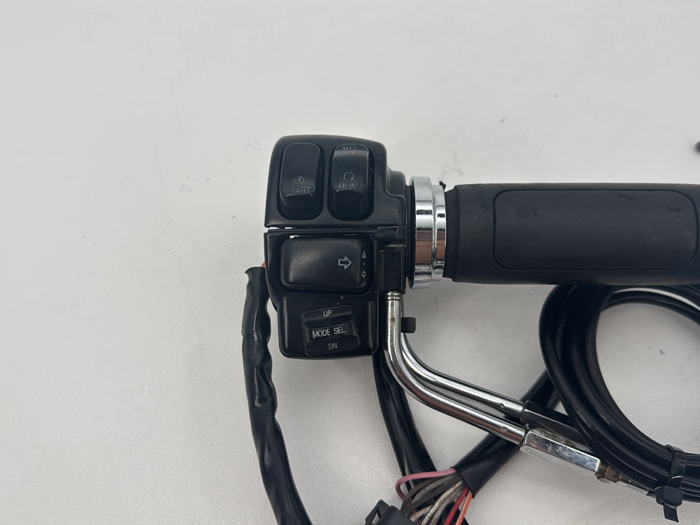 1999 - 2006 Harley-Davidson Touring Electra Glide Classic Right Engine Start Kill Switches Controls 71684-06A