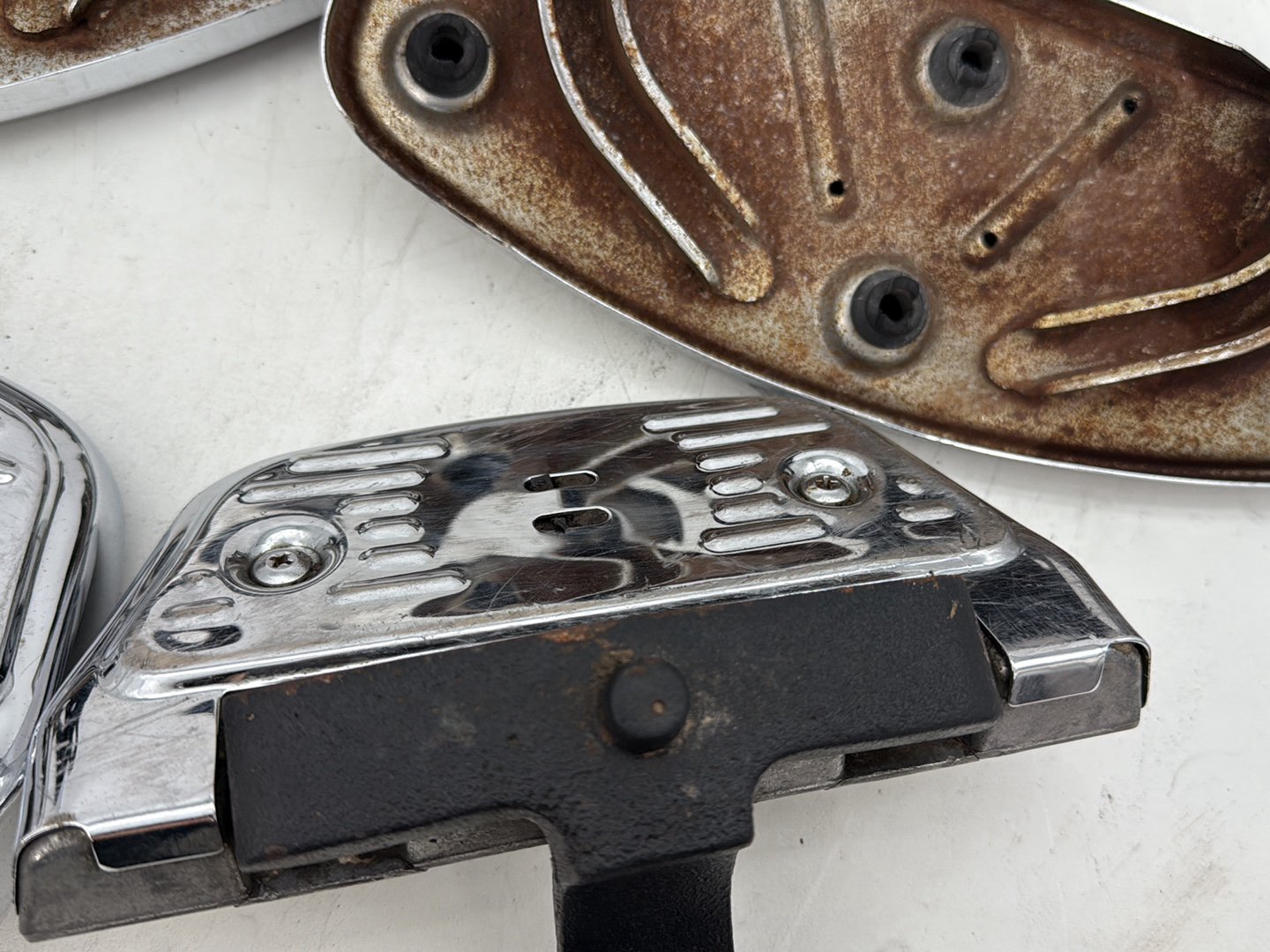 2002 Harley Heritage Softail Classic FLSTC OEM Left Right Driver & Pass Floorboard Foot Rest