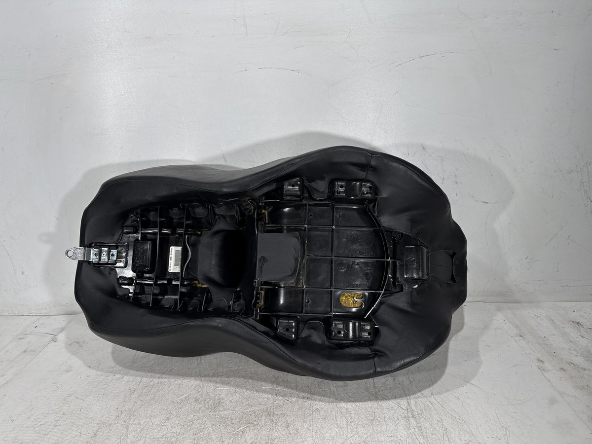 2009 Harley Electra Glide Touring CVO Eagle Passenger Rider Driver Seat Saddle