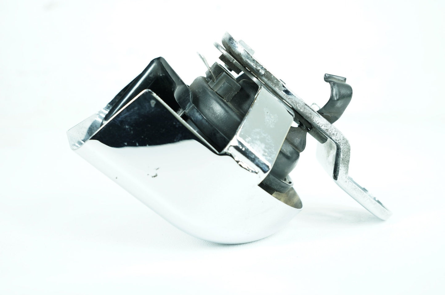 2007 - 2017 Harley-Davidson Dyna Street Bob Horn Signal Klaxon Chrome Cover 61300478
