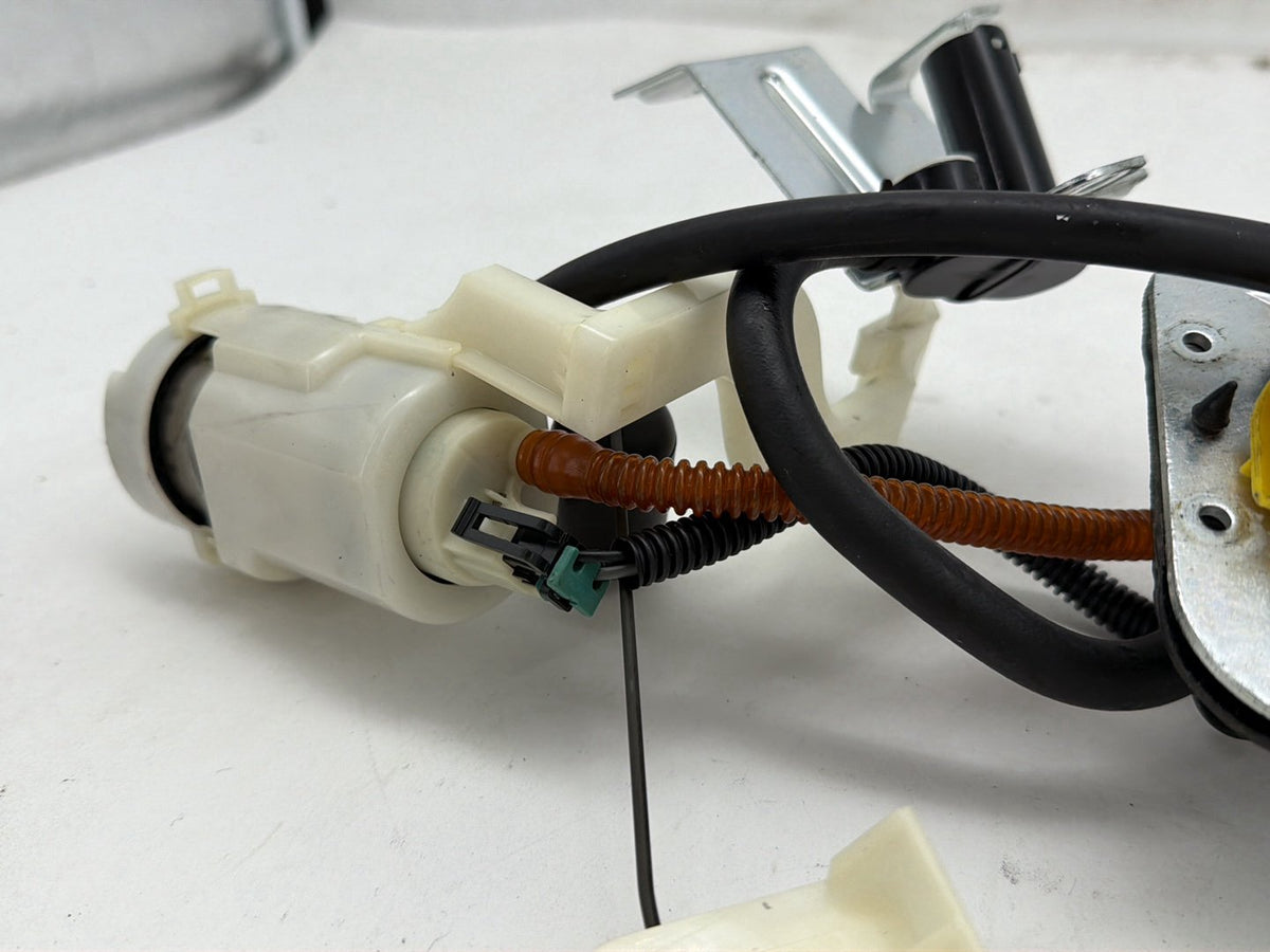 2015 Harley Softail Deluxe FLSTN OEM Fuel Pump Gas Gasoline Petrol Sending