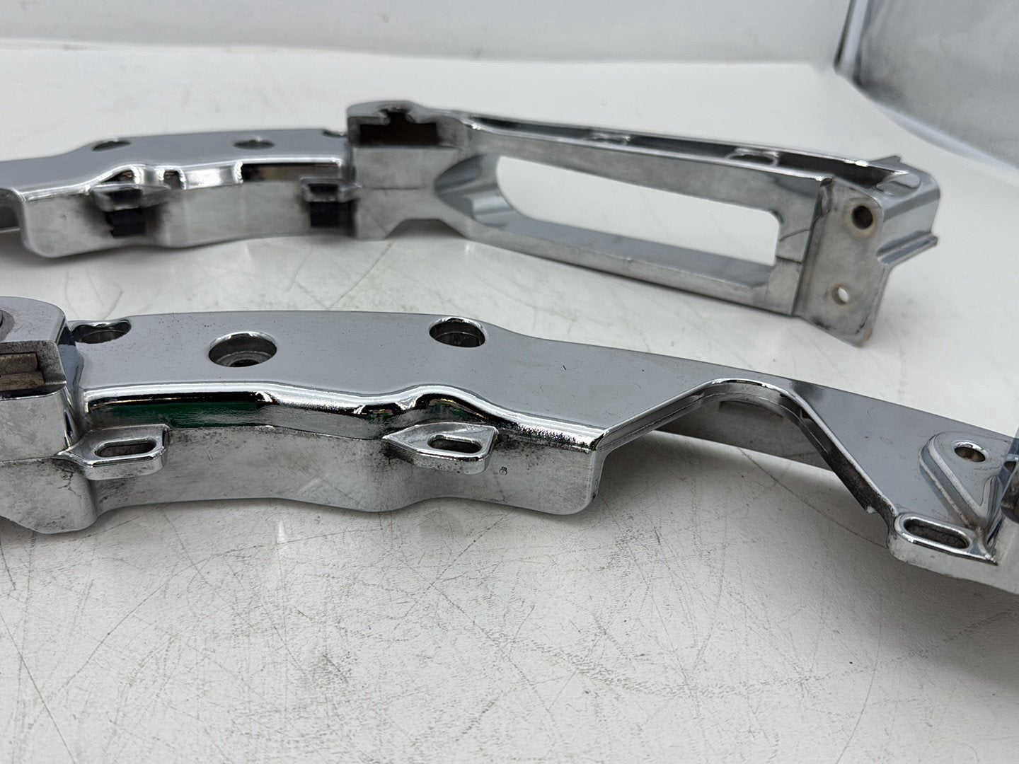 2014 Harley Street Glide Touring FLHXS OEM Left Right Saddlebag Fender Struts Brackets