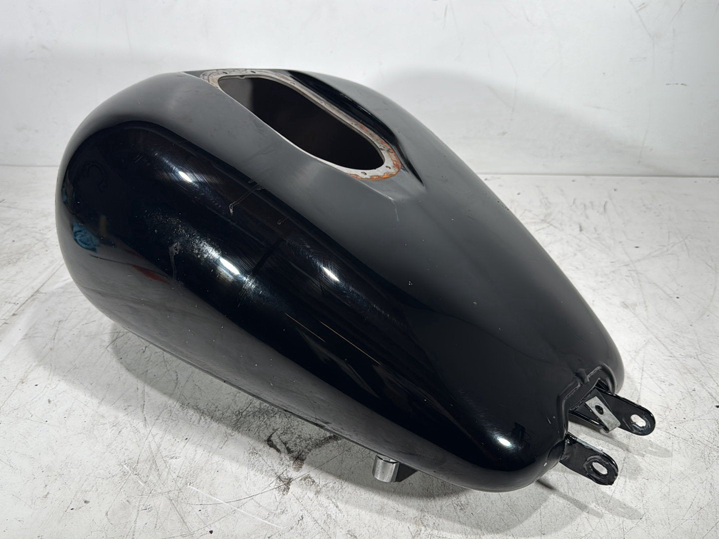 2004 Harley Dyna Super Glide FXDI OEM Fuel Gas Tank Gasoline Reservoir